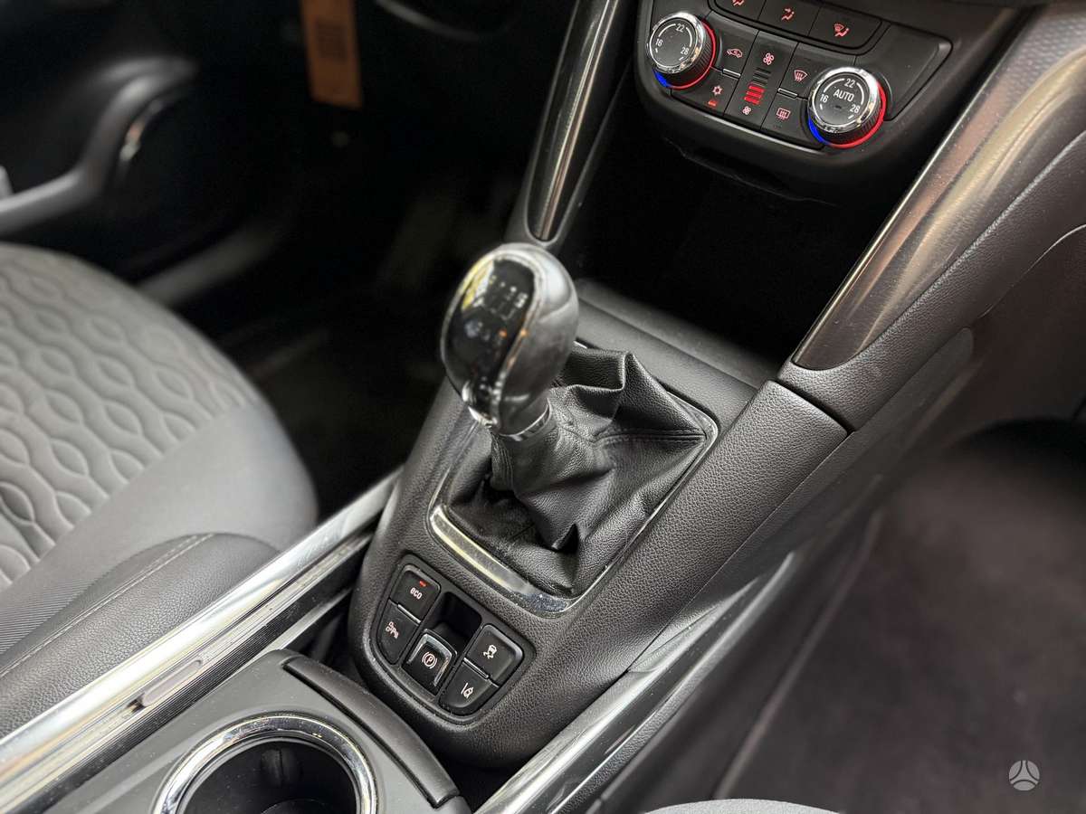 Opel Zafira 2012 — photo 23