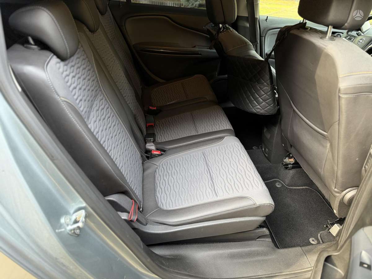 Opel Zafira 2012 — photo 26