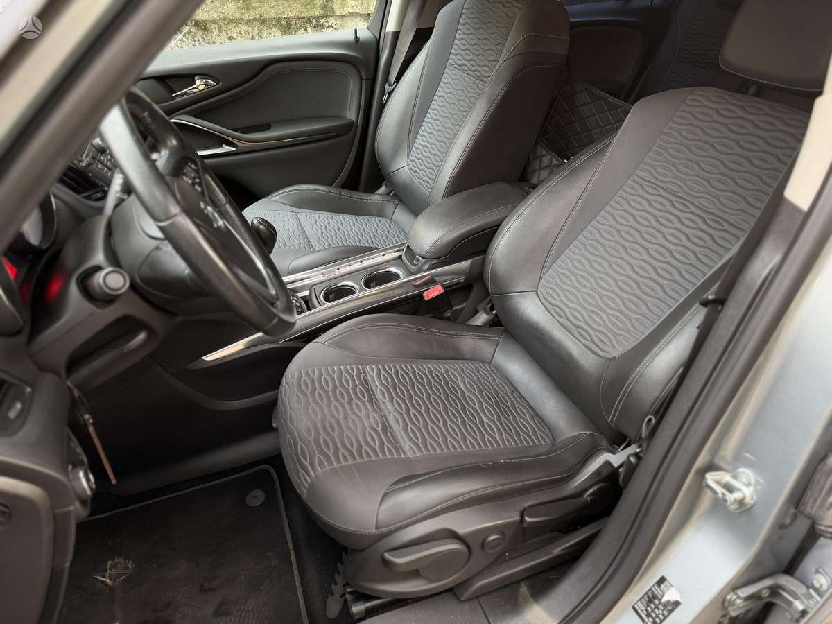 Opel Zafira 2012 — photo 28