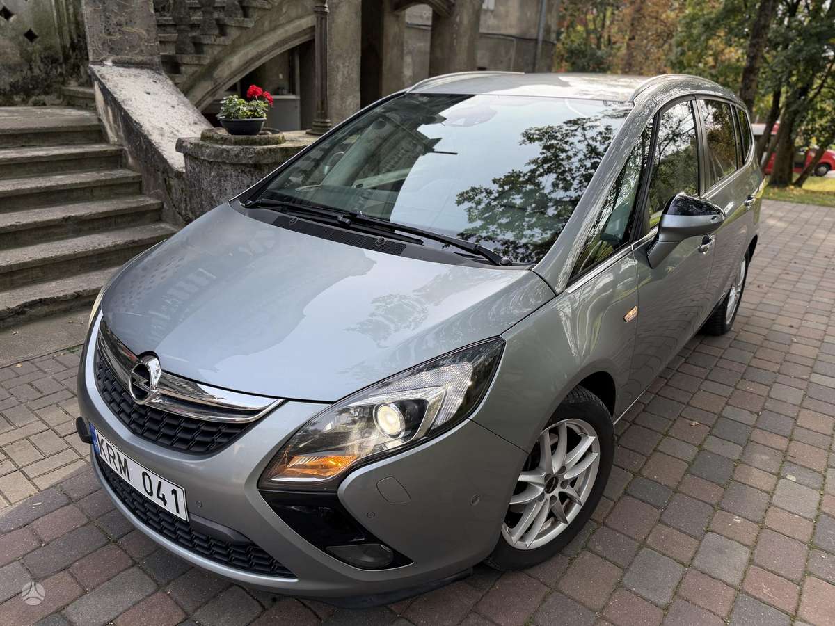 Opel Zafira 2012 — interior