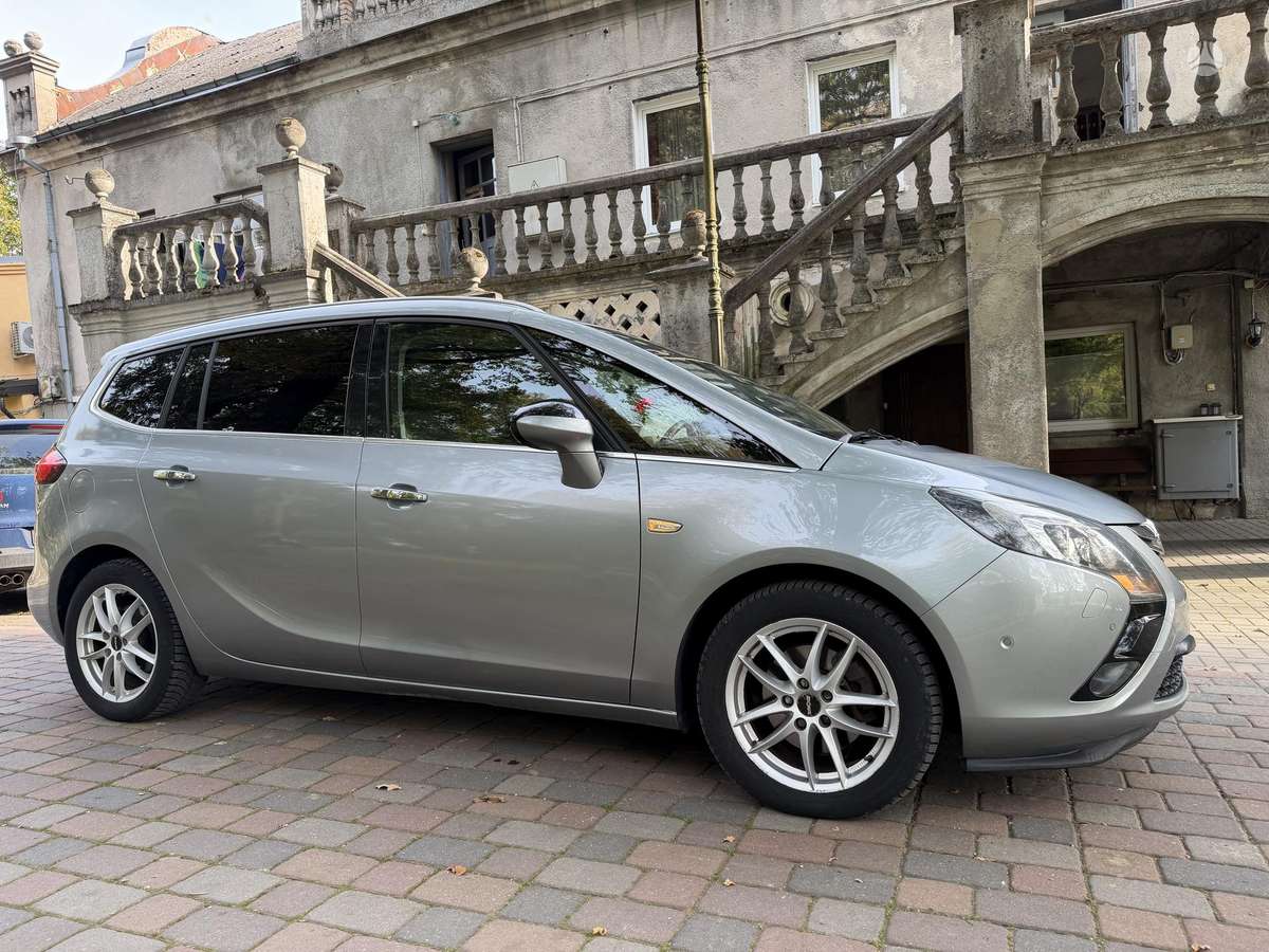 Opel Zafira 2012 — engine 1956 cm³, 131 HP (96kW)