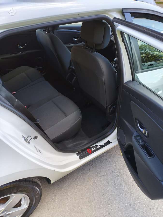 Renault Megane 2010 — photo 11