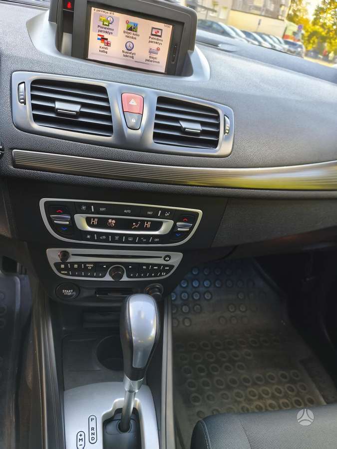 Renault Megane 2010 — photo 13