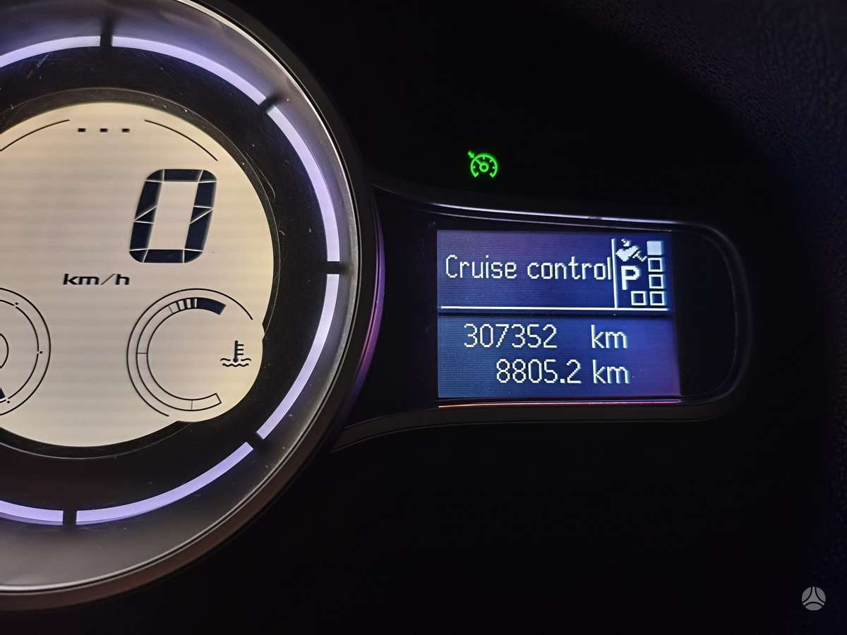 Renault Megane 2010 — photo 16