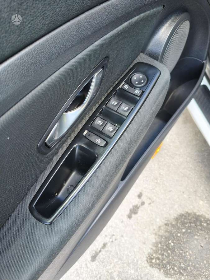 Renault Megane 2010 — photo 8