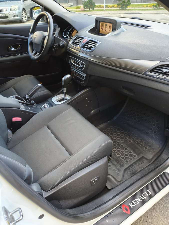 Renault Megane 2010 — photo 9