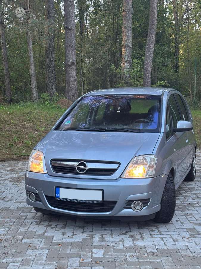 Opel Meriva 2006 — вигляд ззаду