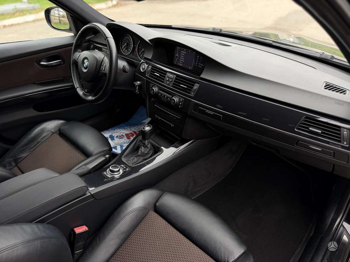 BMW 325 2009 — photo 17