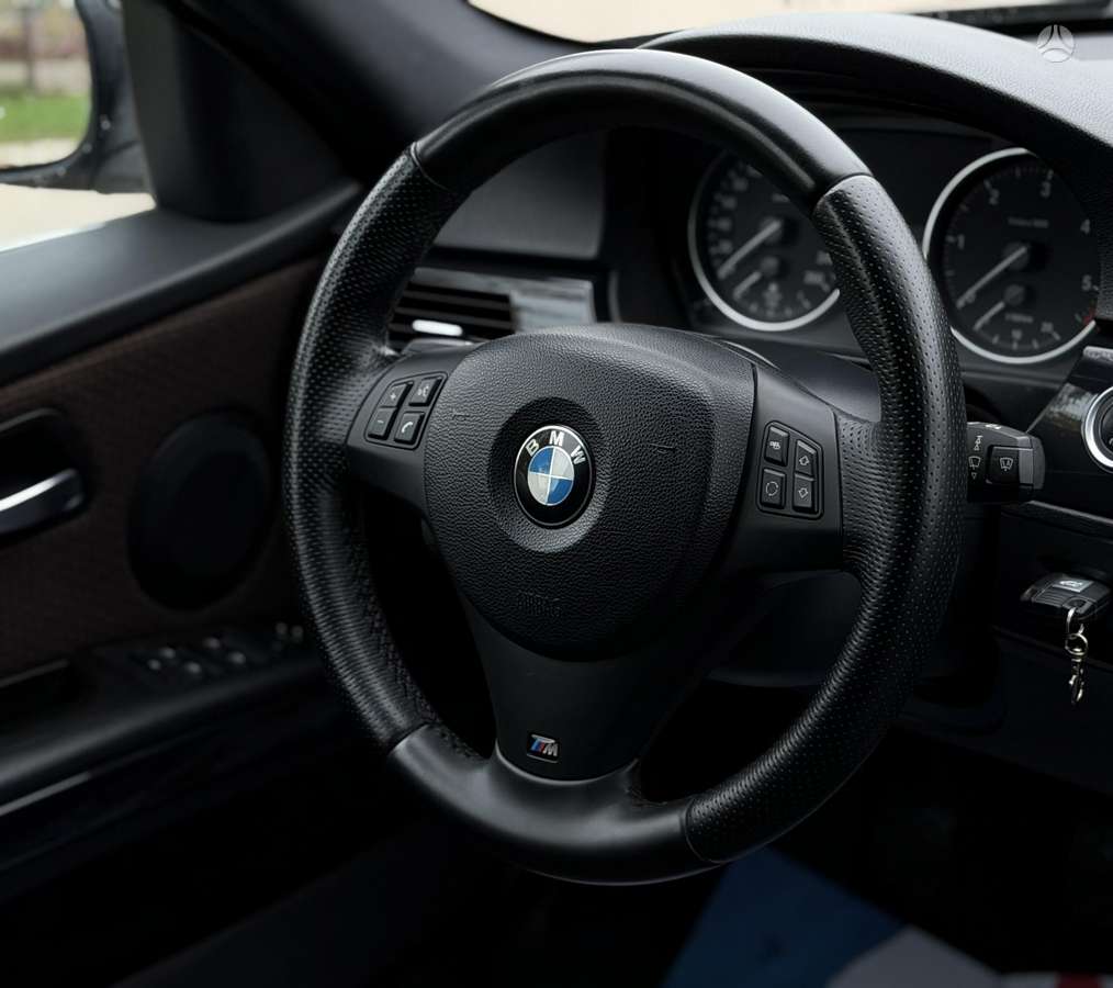 BMW 325 2009 — photo 28
