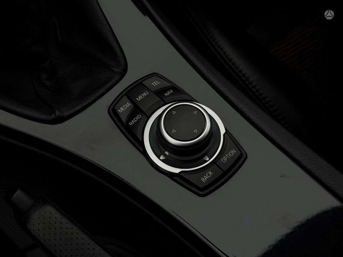 BMW 325 2009 — photo 31