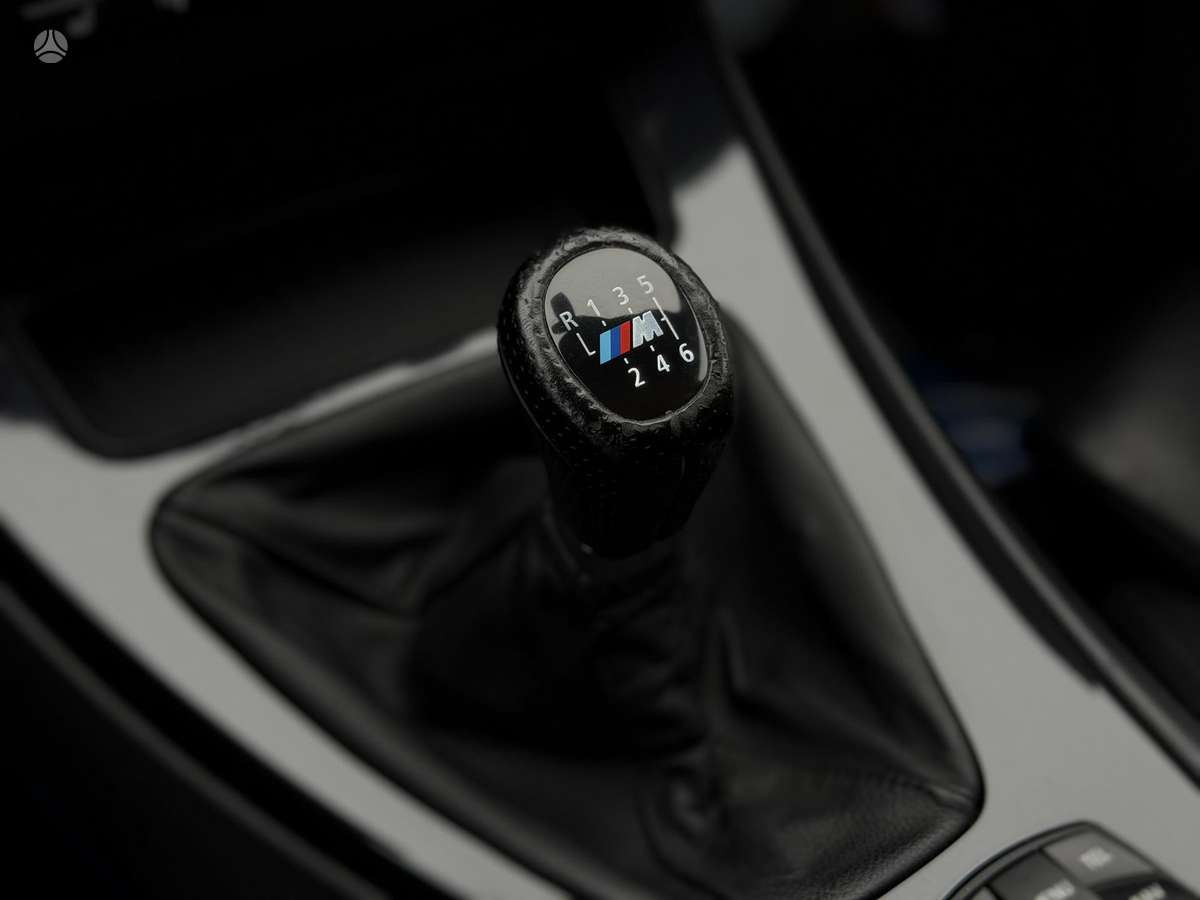 BMW 325 2009 — photo 32