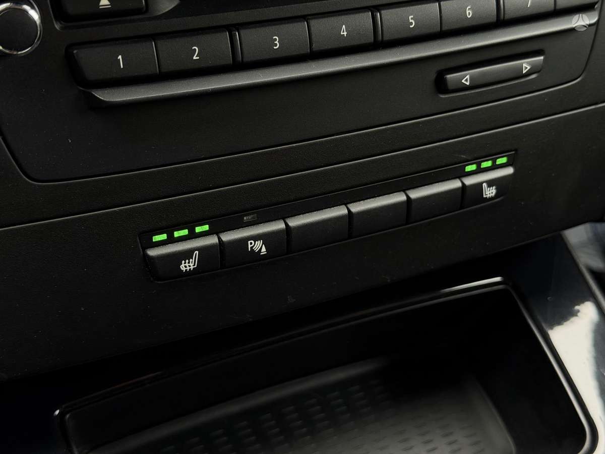 BMW 325 2009 — photo 33