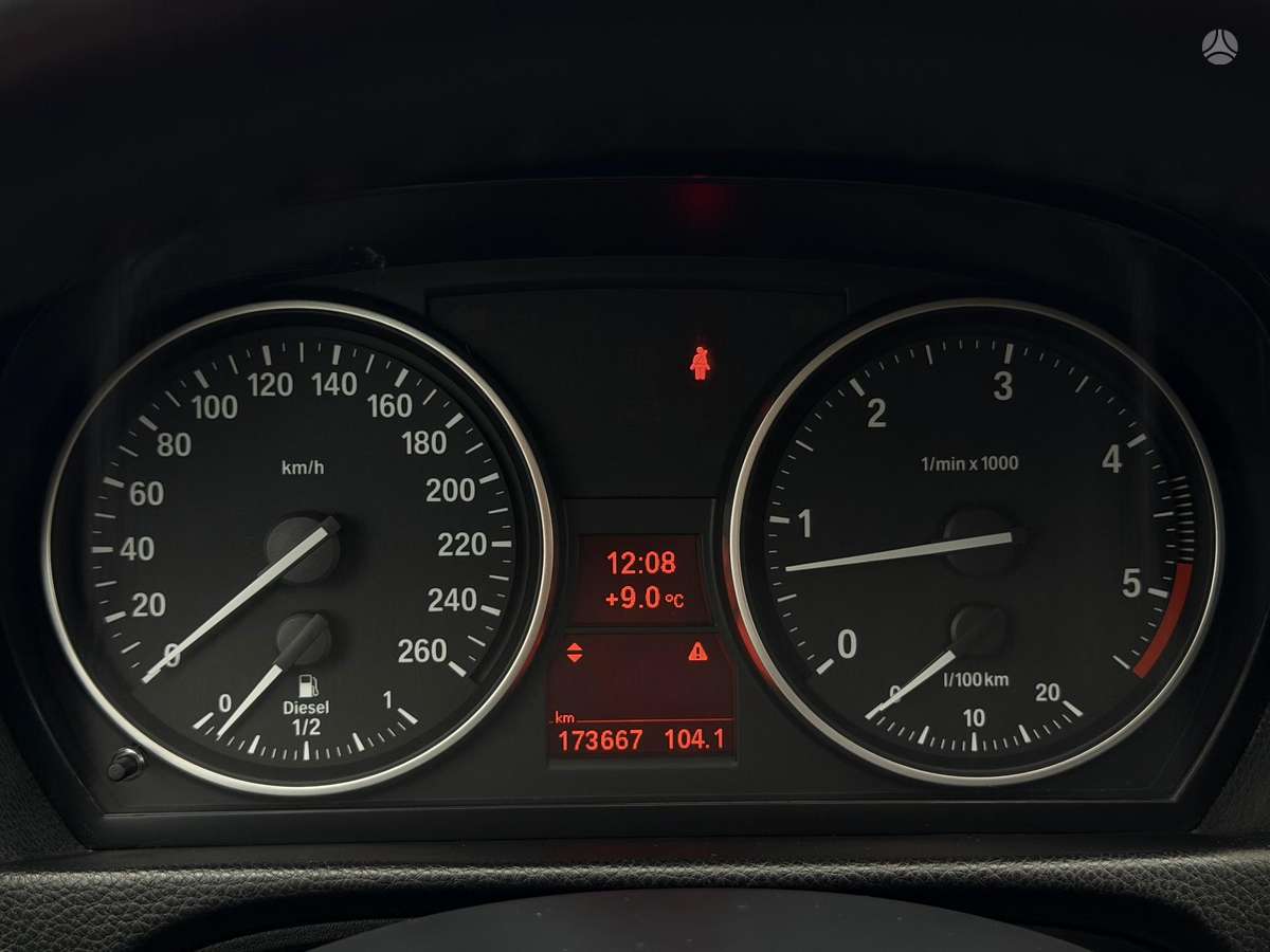 BMW 325 2009 — photo 34