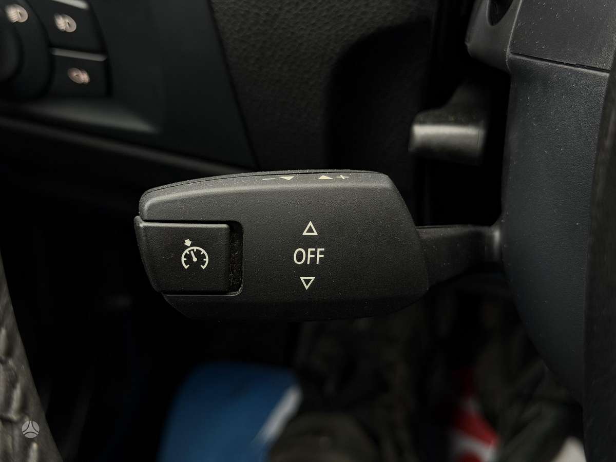 BMW 325 2009 — photo 35