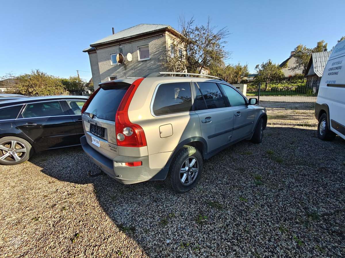 Volvo XC90 2004 — rear view