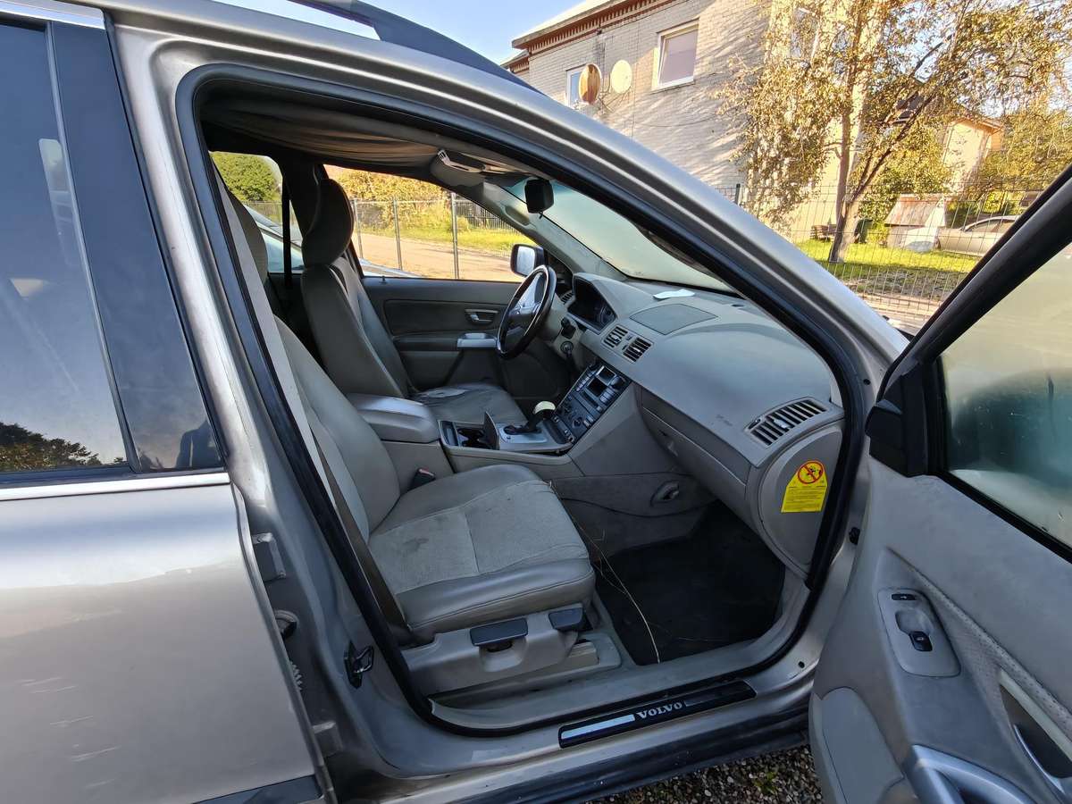 Volvo XC90 2004 — photo 7