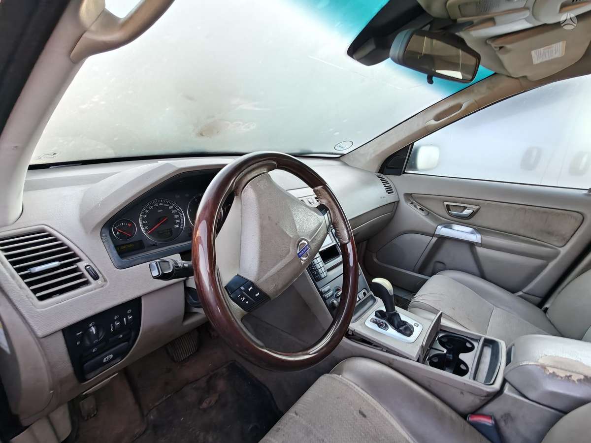 Volvo XC90 2004 — photo 9