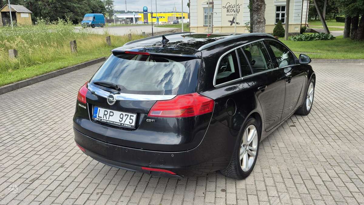 Opel Insignia 2012 — photo 10