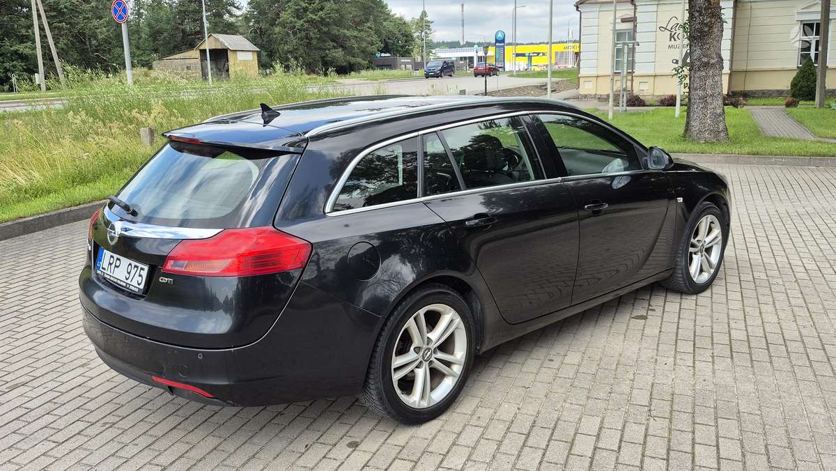 Opel Insignia 2012 — photo 11