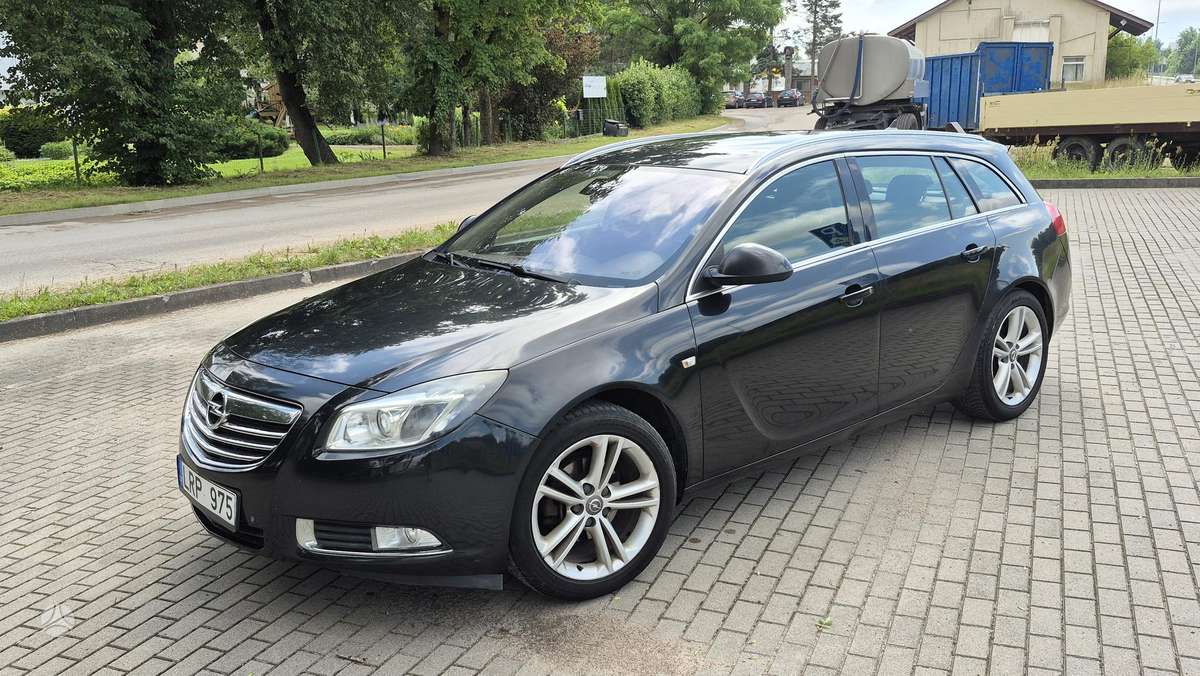 Opel Insignia 2012 — rear view
