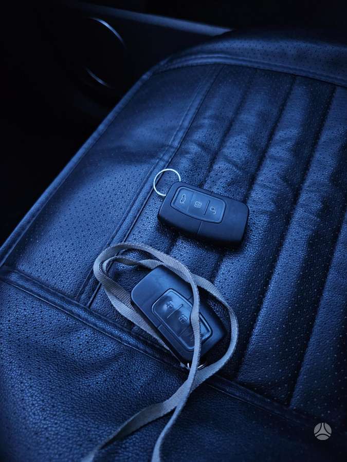 Ford Kuga 2009 — photo 20