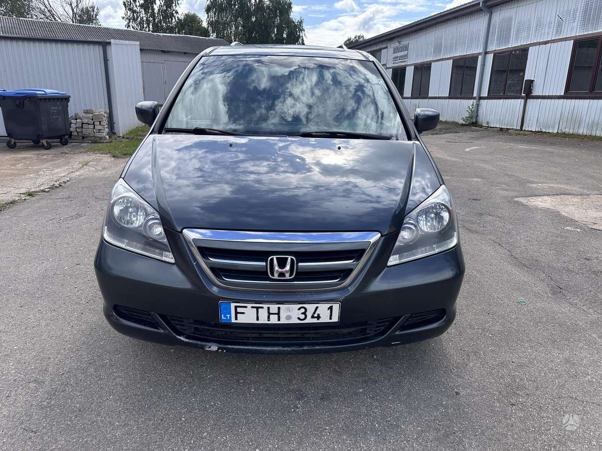 Honda Odyssey 2005 — вигляд ззаду