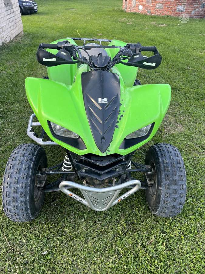 Kawasaki KFX 2006 — вигляд ззаду