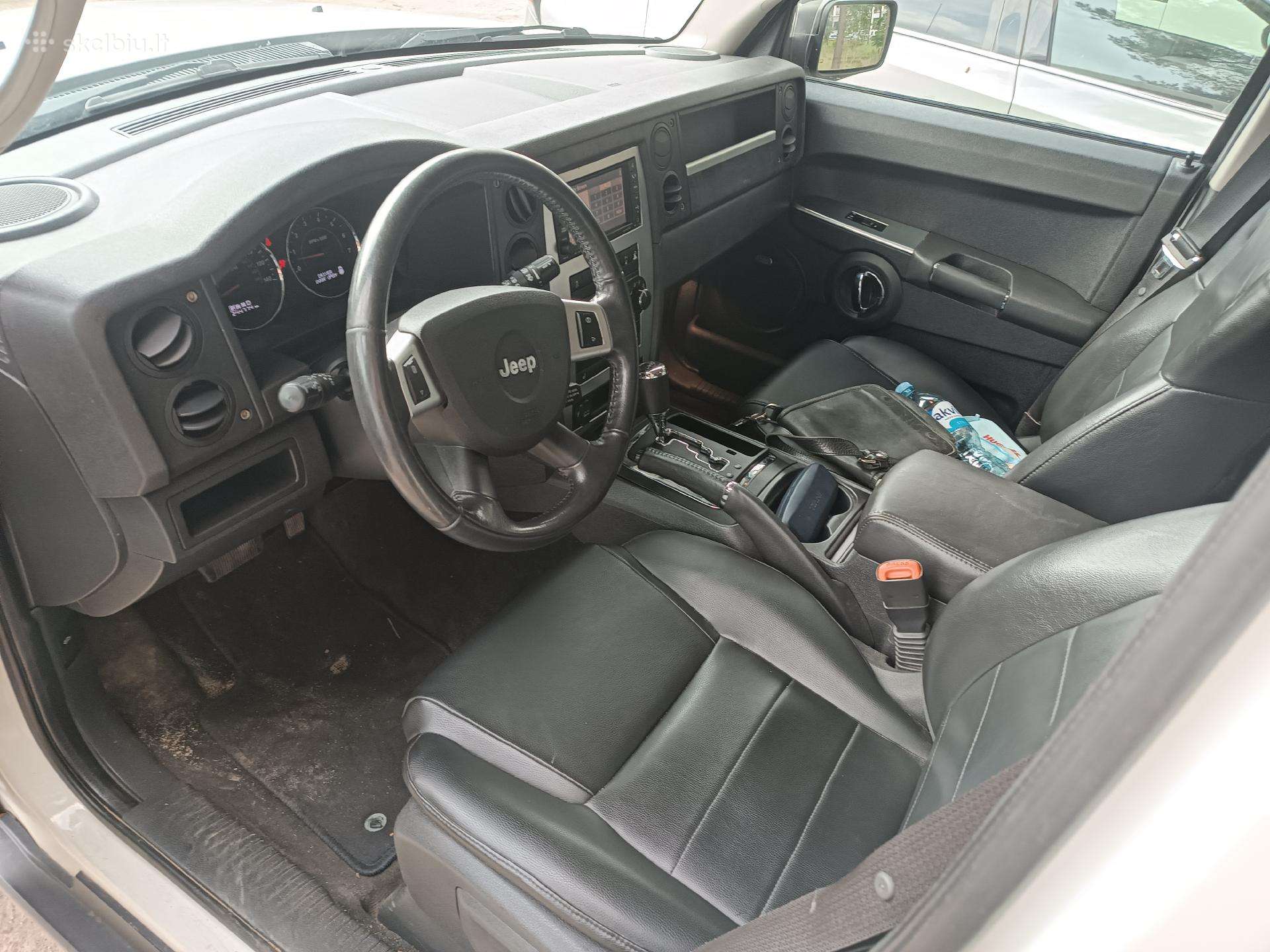 Jeep Commander 2010 — салон