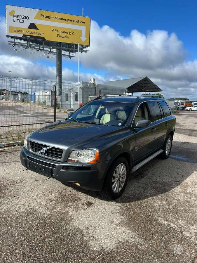 Volvo XC90 2005 — rear view
