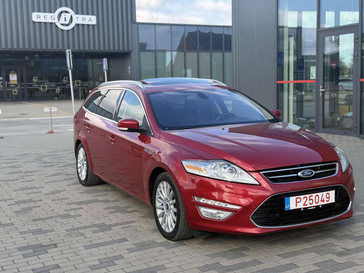 Ford Mondeo 2014 — rear view