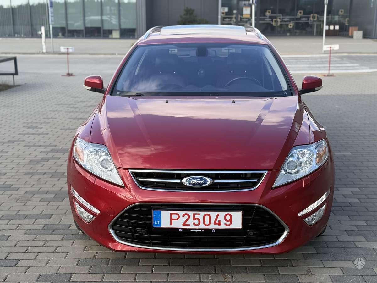 Ford Mondeo 2014 — interior