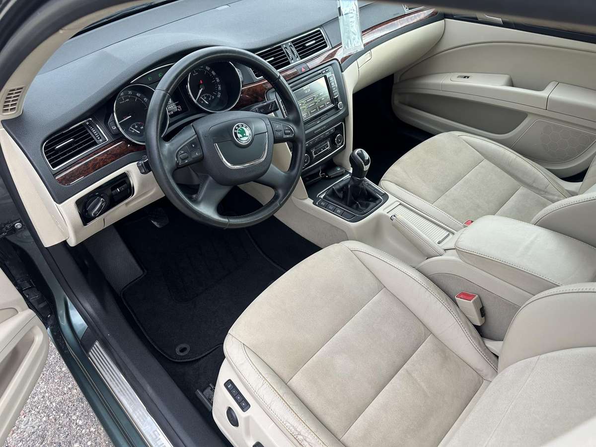 Skoda Superb 2012 — фото 13