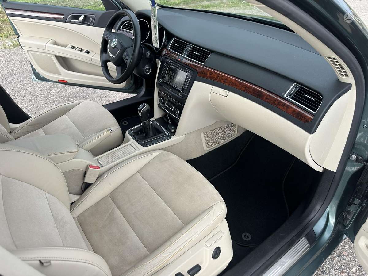 Skoda Superb 2012 — фото 15
