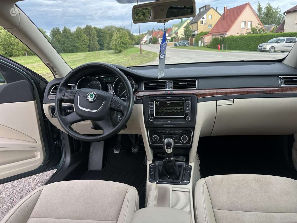 Skoda Superb 2012 — фото 18