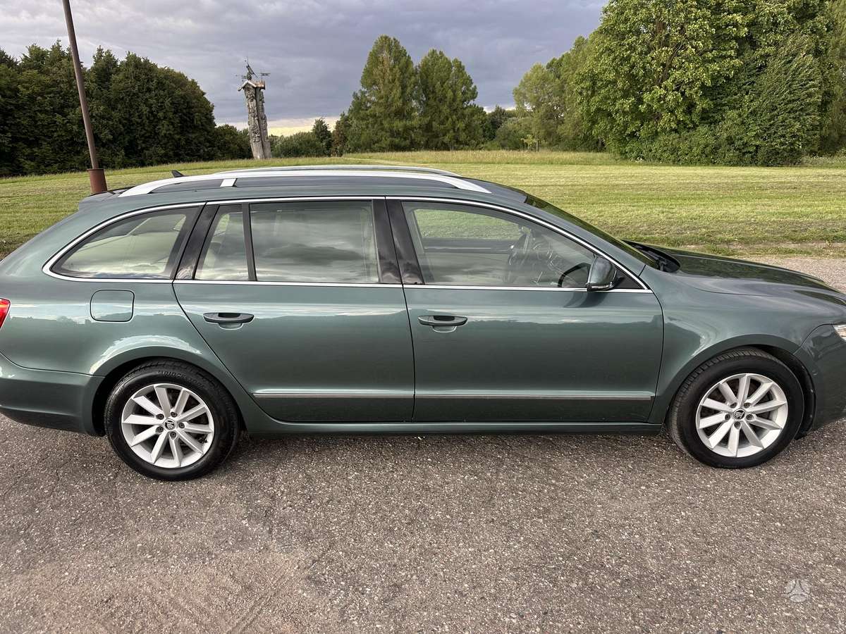 Skoda Superb 2012 — салон