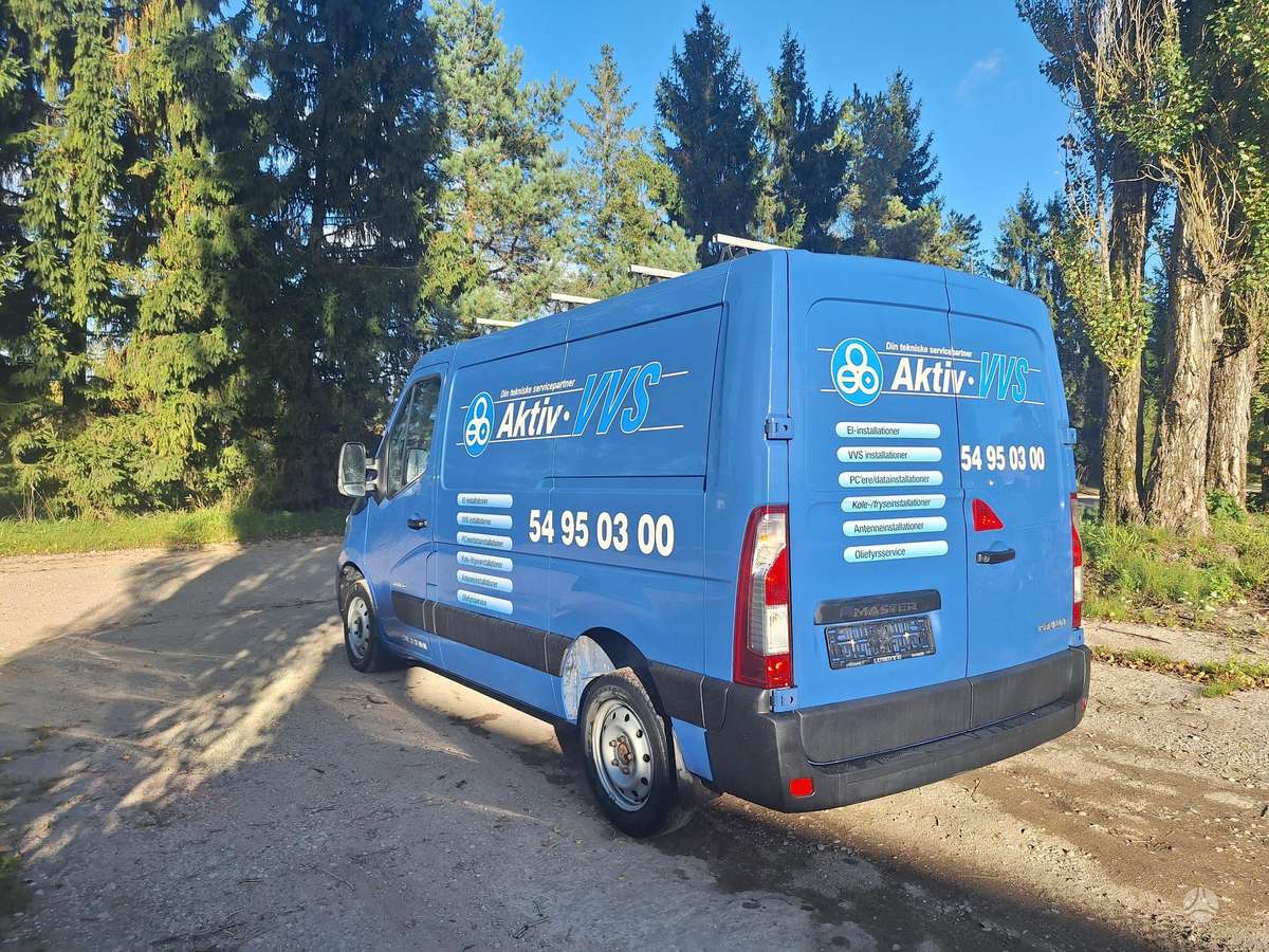 Renault Master 2013 — rear view