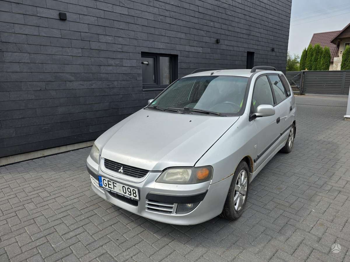 Mitsubishi Space 2004 — rear view