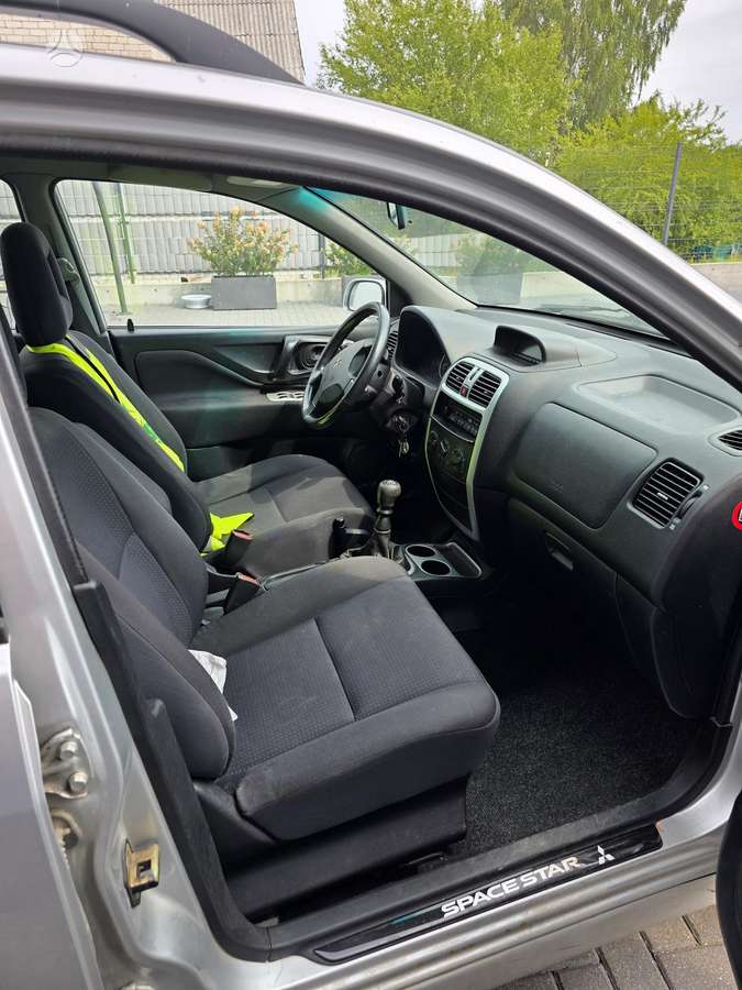 Mitsubishi Space 2004 — engine 1584 cm³, 98 HP (72kW)