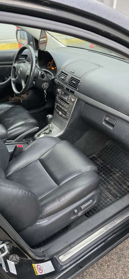 Toyota Avensis 2007 — вигляд ззаду
