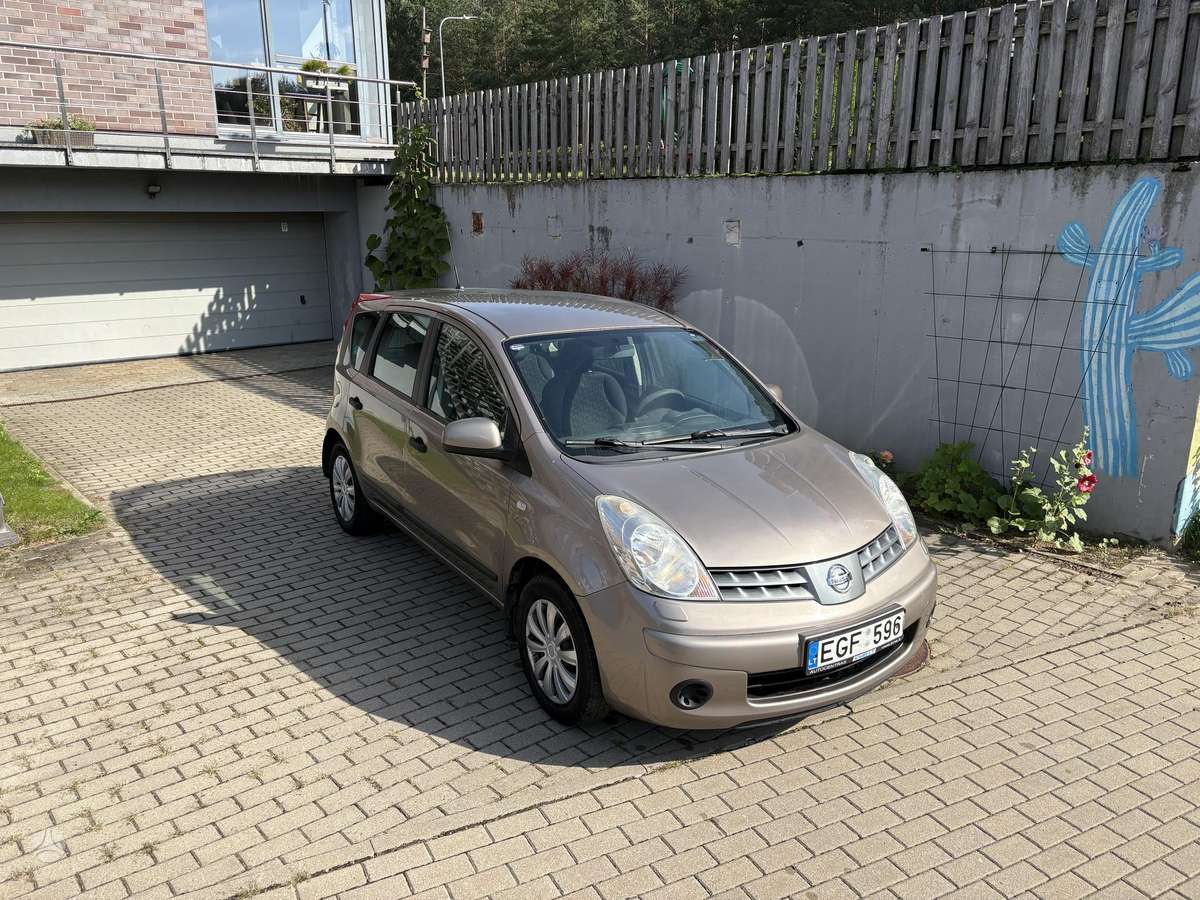 Nissan Note 2009 — rear view