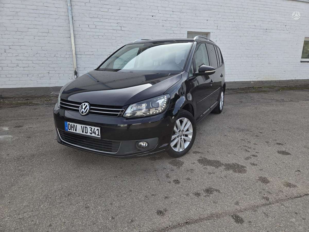 Volkswagen Touran 2011 — вигляд ззаду