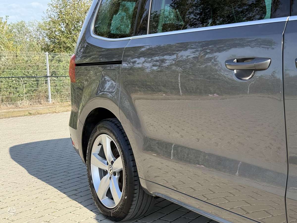 Volkswagen Sharan 2012 — photo 12