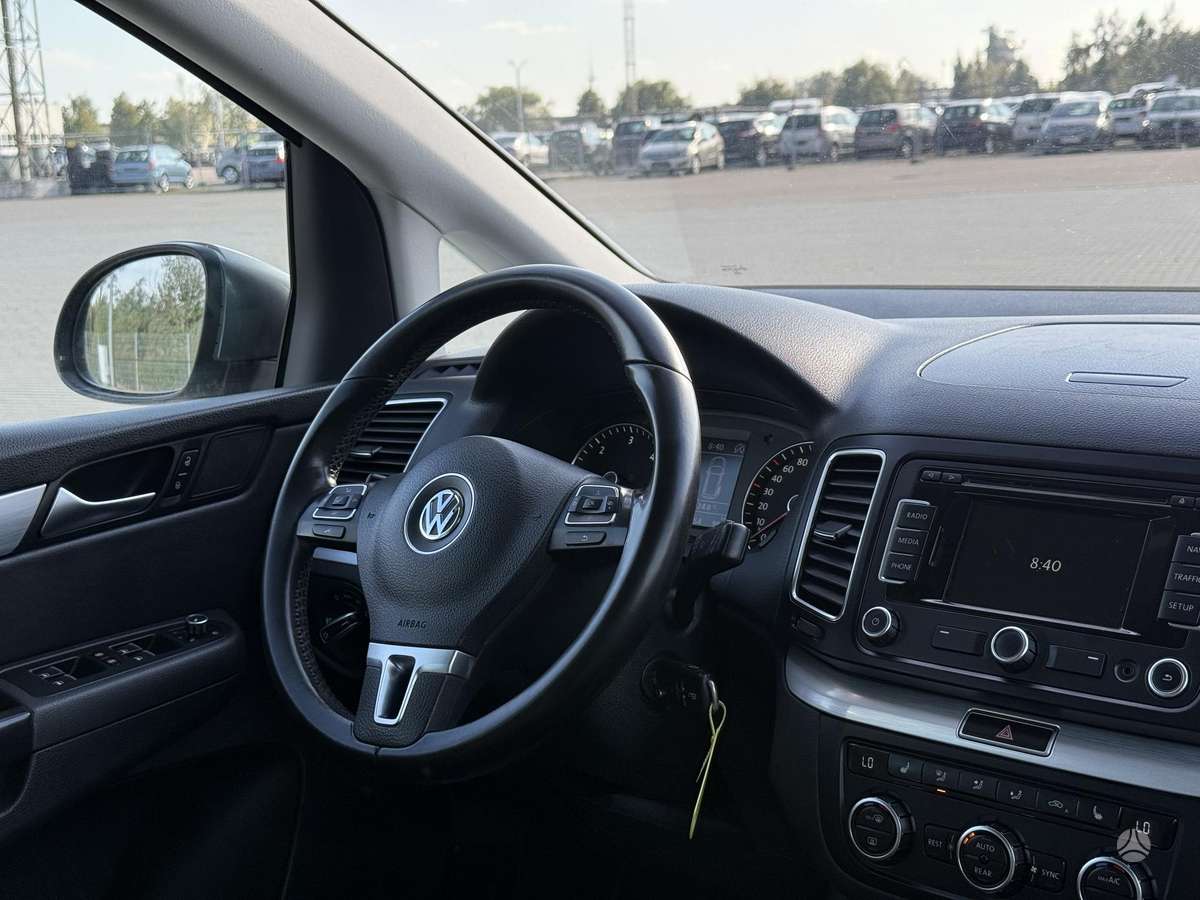 Volkswagen Sharan 2012 — photo 18
