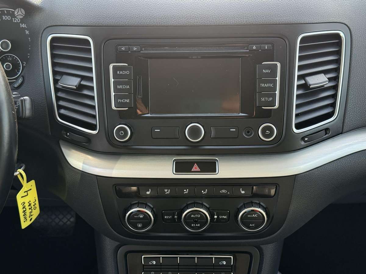 Volkswagen Sharan 2012 — photo 26