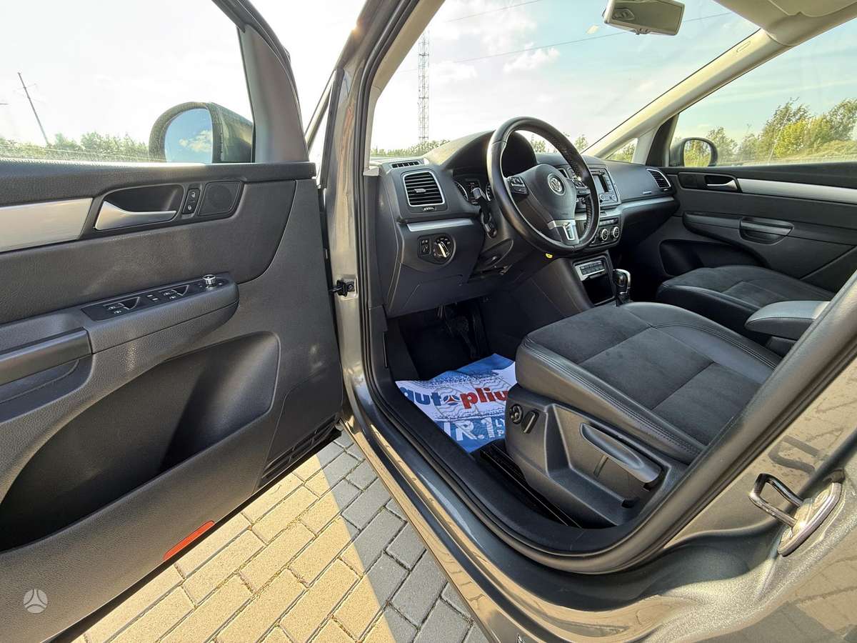 Volkswagen Sharan 2012 — photo 28