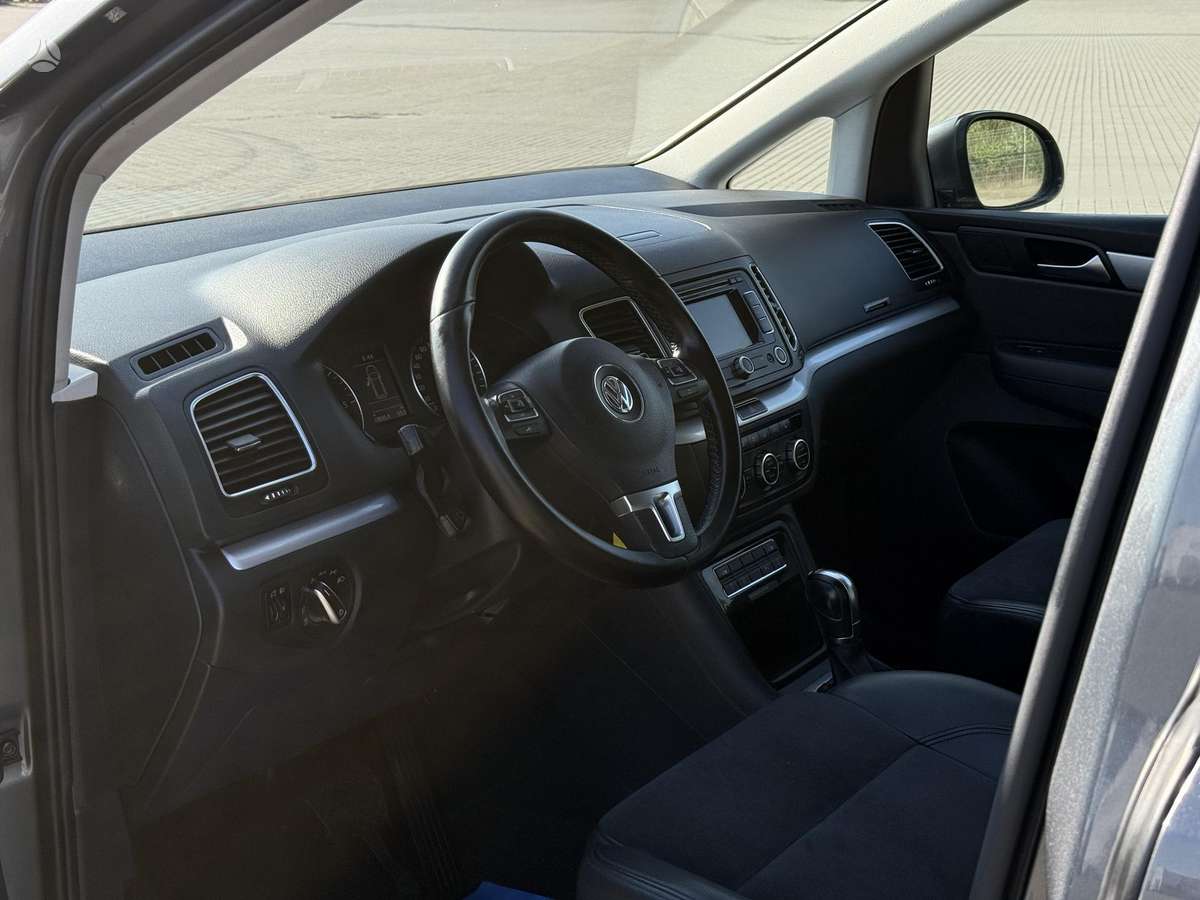 Volkswagen Sharan 2012 — photo 29
