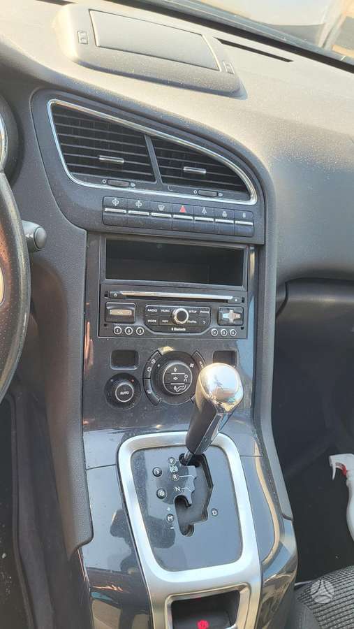 Peugeot 5008 2015 — photo 10