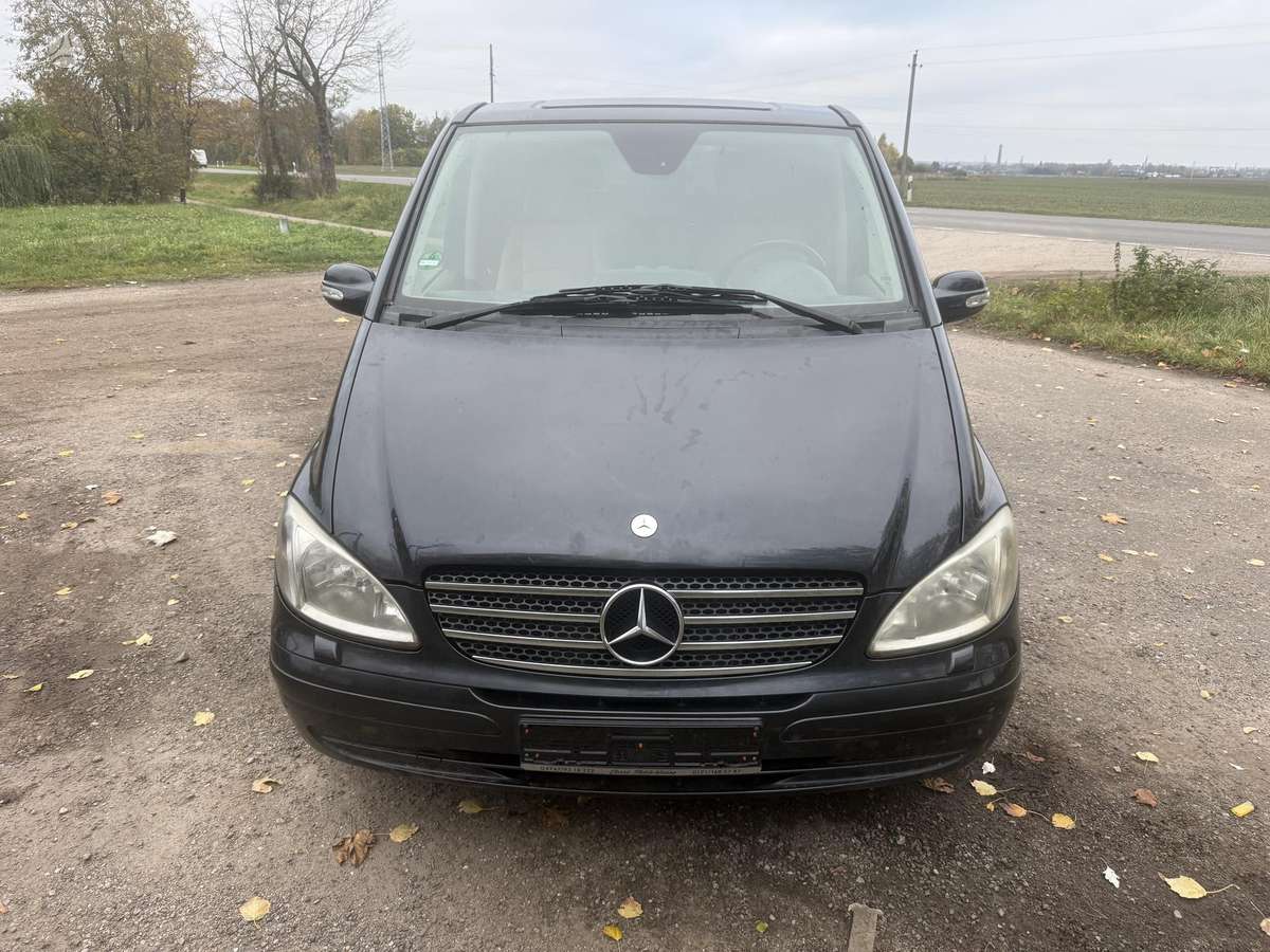 Mercedes-Benz Viano 2004 — rear view