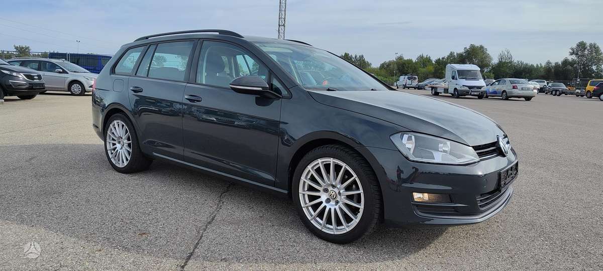 Volkswagen Golf 2015 — rear view