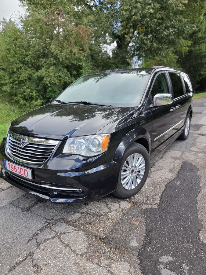 Lancia Voyager, 2015